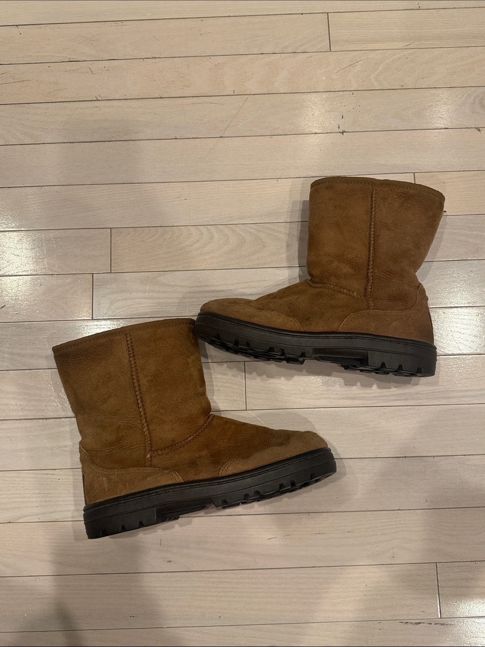 Vintage UGG Classic Short Lug Boots - Picture 1 of 5